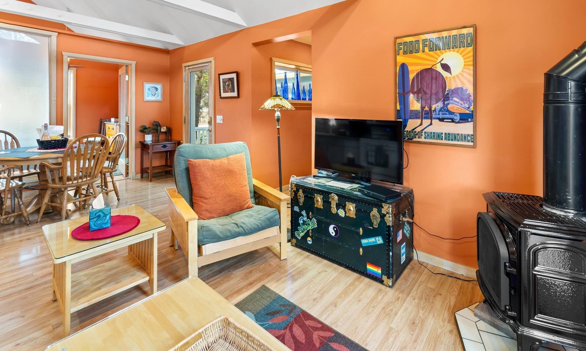 Ashland Hotel | 1 bedroom, 1 bathroom cottage with sleeper sofa & full kitchen.