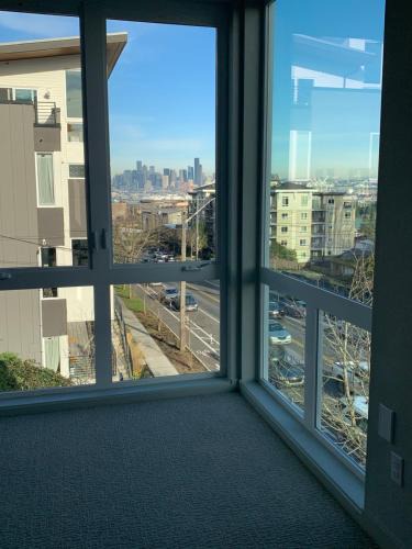 Fairmount Park Apartment | 1 bedroom in Seattle near Alki with views