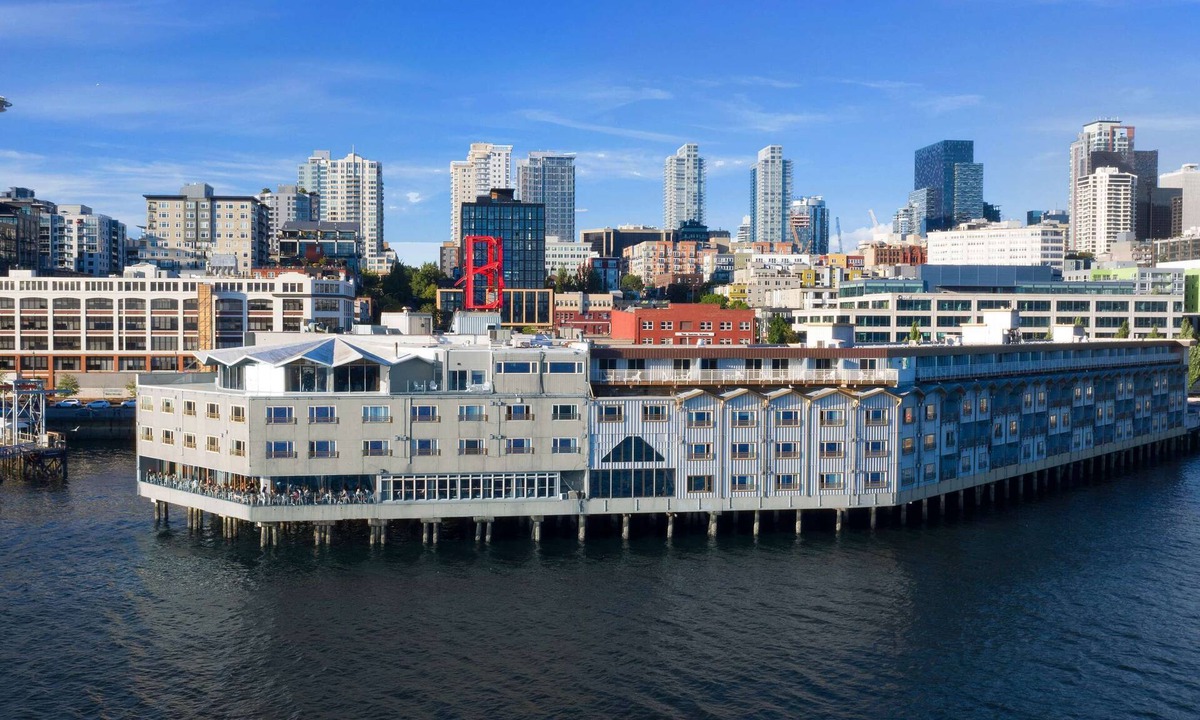 Downtown Seattle Hotel | 1-Bedroom Suite at a 4⭐️ Hotel