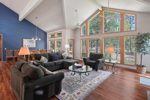 Sunriver House | 1 Colonial Private Family Vacation Home features Bikes to Explore Sunriver