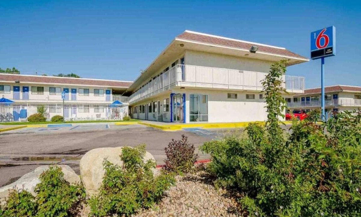Dupont Apartment | 1 Full Bed | Mobility Access RI Shwr| NS