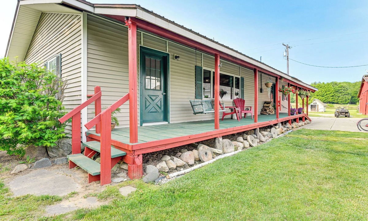 Deford House | 10-Acre Kingston Getaway: Sauna & Fire Pit