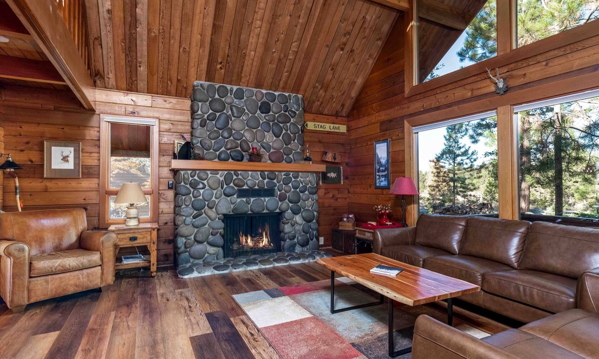 Sunriver House | 10 Stag Lane - Family/Dog Friendly Cabin, across from tubing hill and SHARC