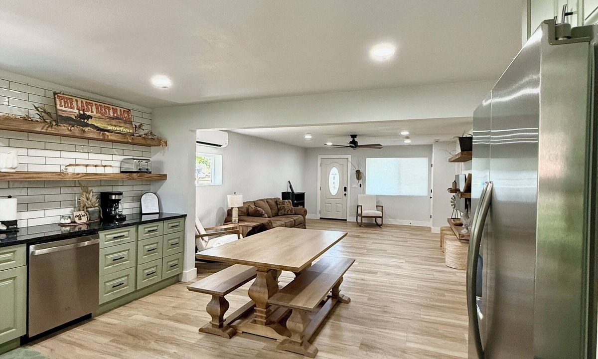 Logan House | 100 year old Montana Cottage!