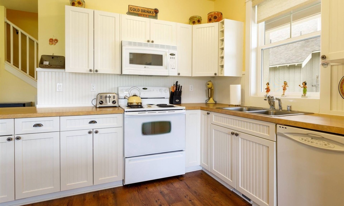 Oroville House | 102 Barefoot Lane (Veranda Dr South)