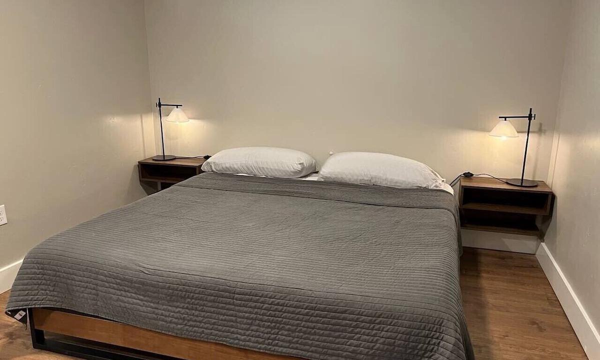 La Grande Apartment | #103 Spacious studio apartment in La Grande, OR