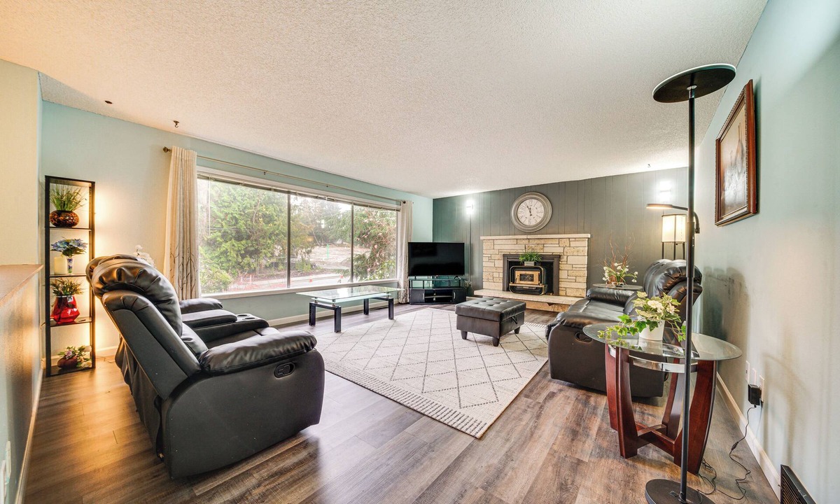 SeaTac Cabin | 12 Mi to Dtwn Seattle! Spacious Home w/Backyard