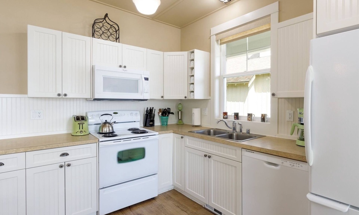 Oroville House | 125 Barefoot Lane (Beach Front)