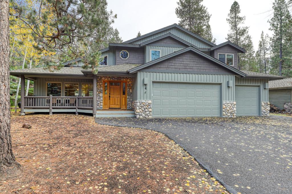Sunriver House | 14 Goldfinch