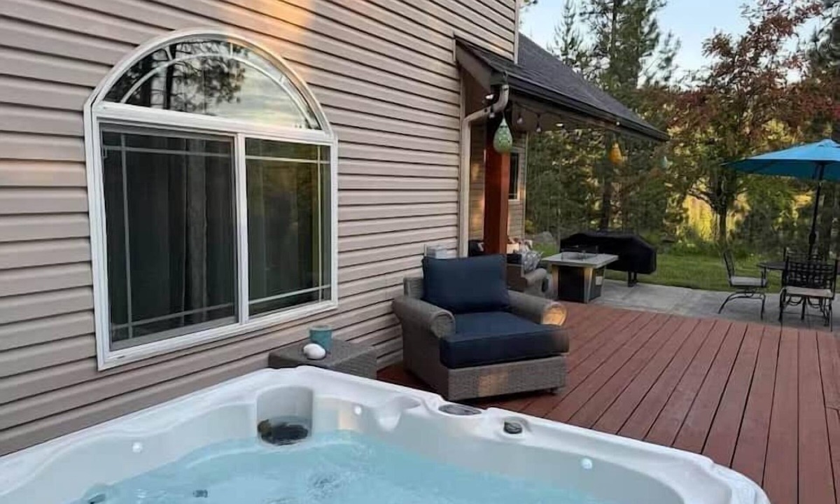 Pinehurst House | 15 mins to Silver Mtn Resort! Hot tub, pool table