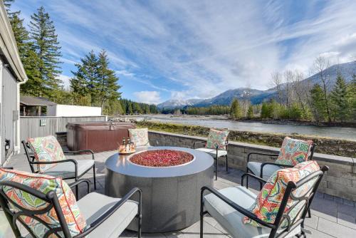 Packwood House | 18 Mi to Mt Rainier! Scenic Cowlitz River Escape