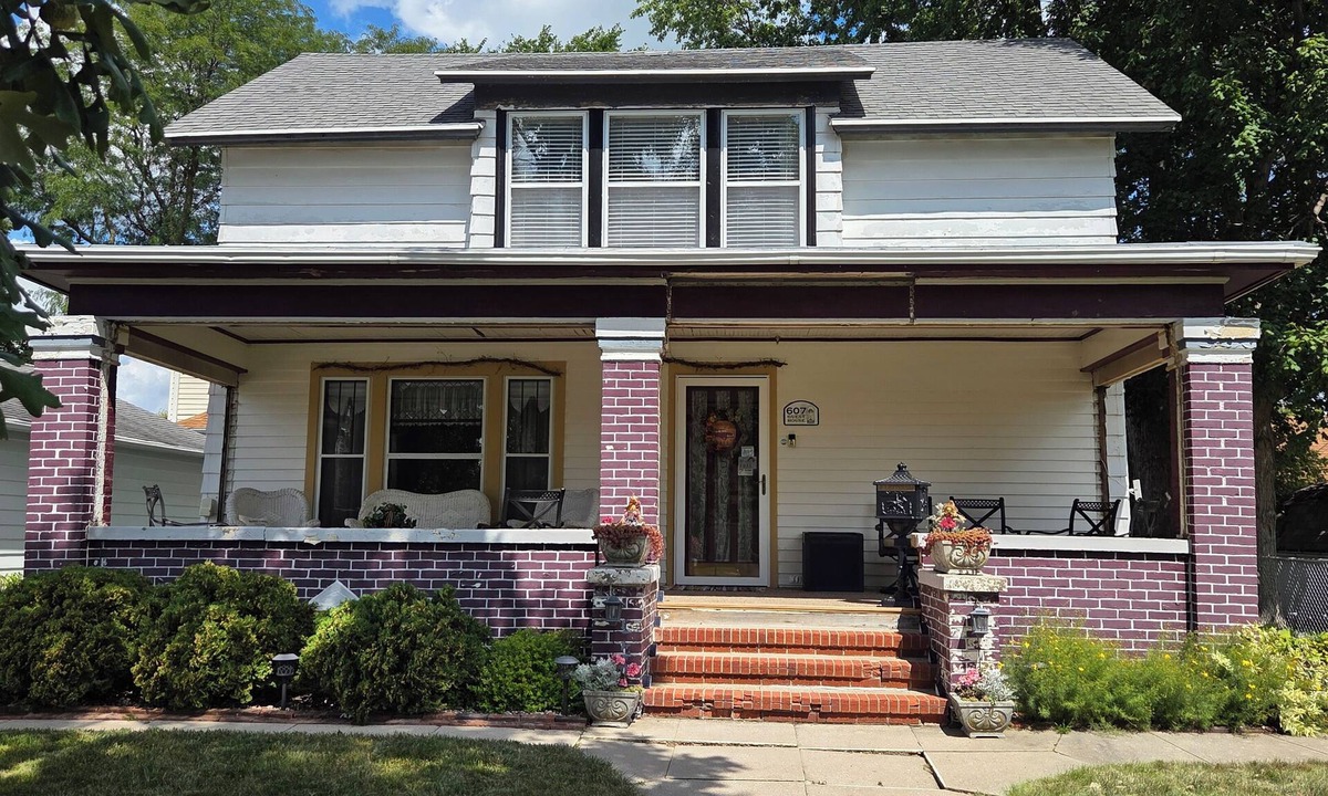 Boone House | 1800s Home, Train-Themed Decor, Walk to Downtown & Attractions, Exclusive Perks