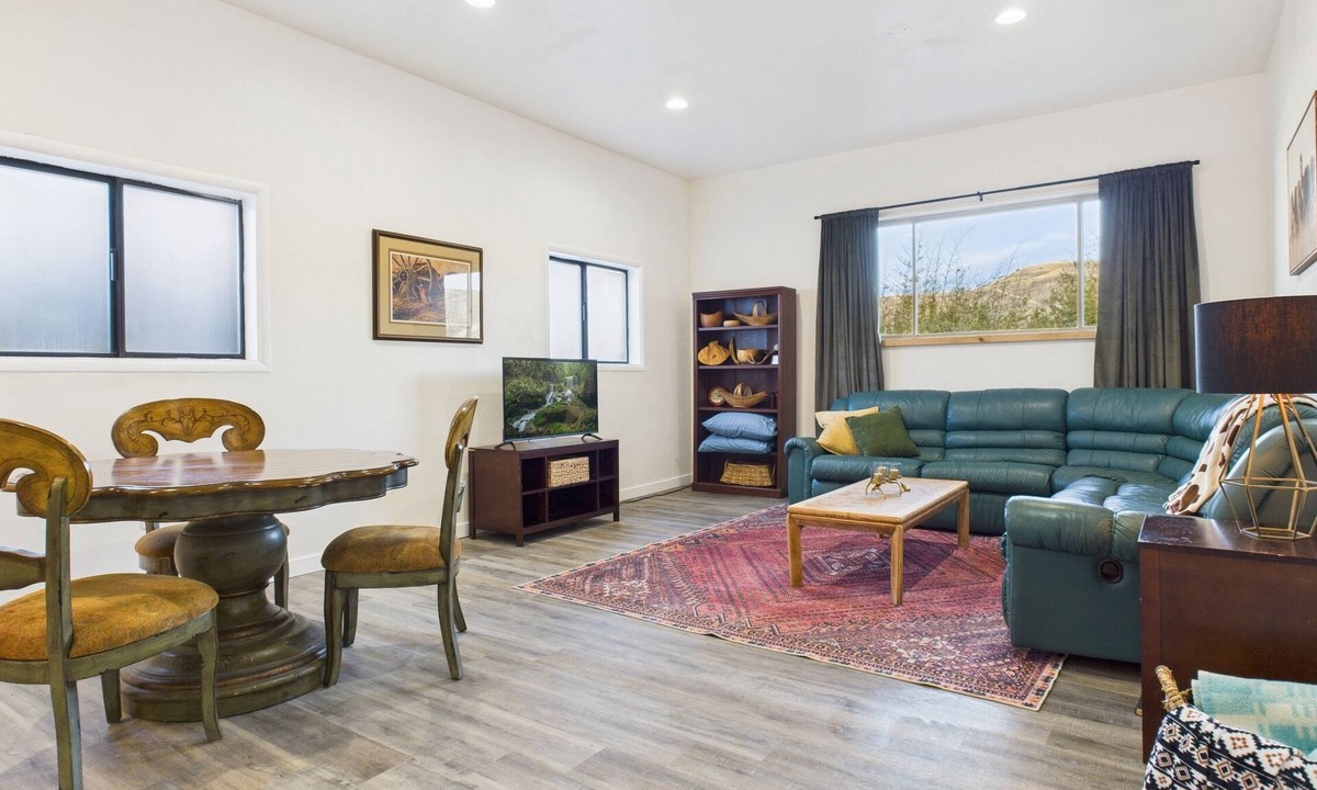 White Bird Apartment | 1bd ADU apartment with a/c and kitchen sleeps 4 Salmon River Hells Canyon