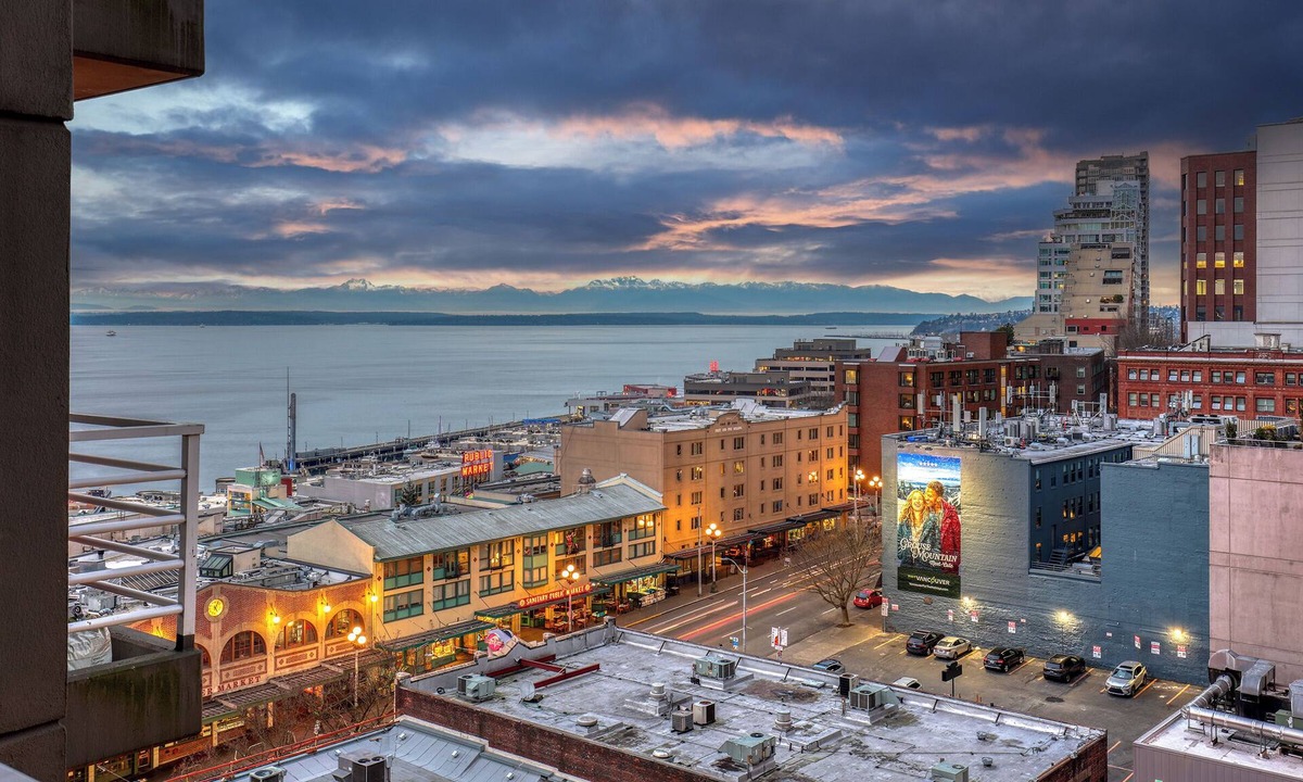 Downtown Seattle Condo | 1BR Condo Near Pike Place, Waterfront View, Parking & Amenities