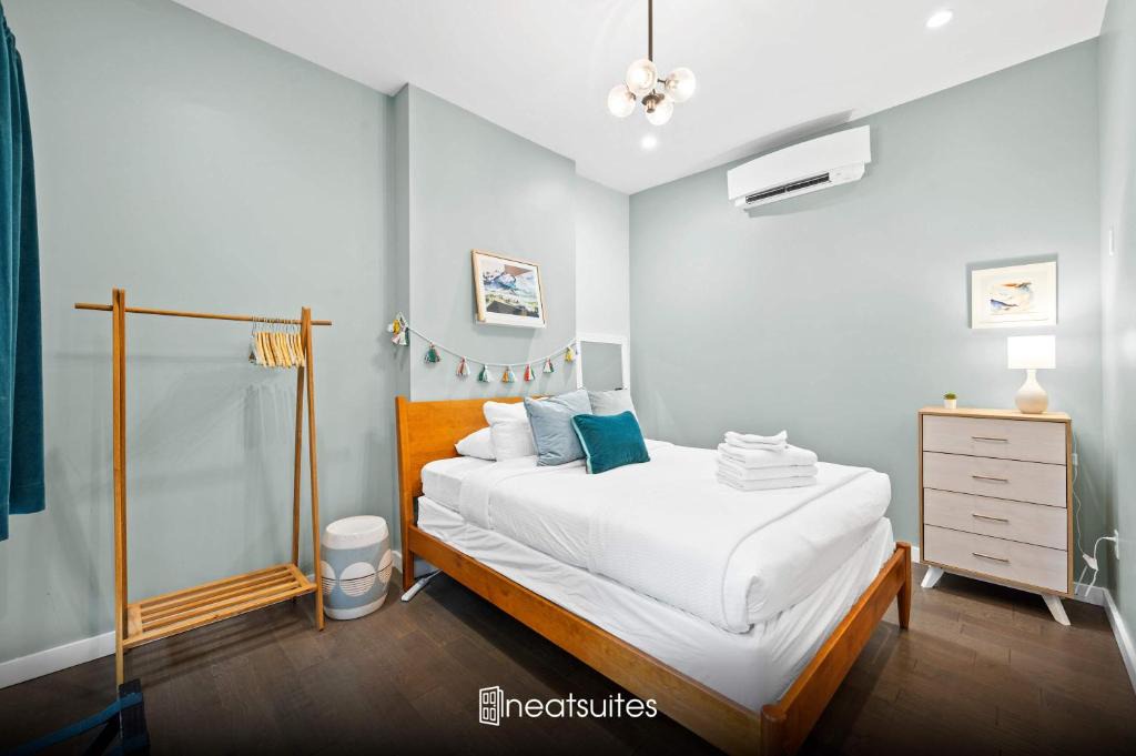Licking Riverside Apartment | 1BR with Kitchen & Free Parking - Walk Everywhere