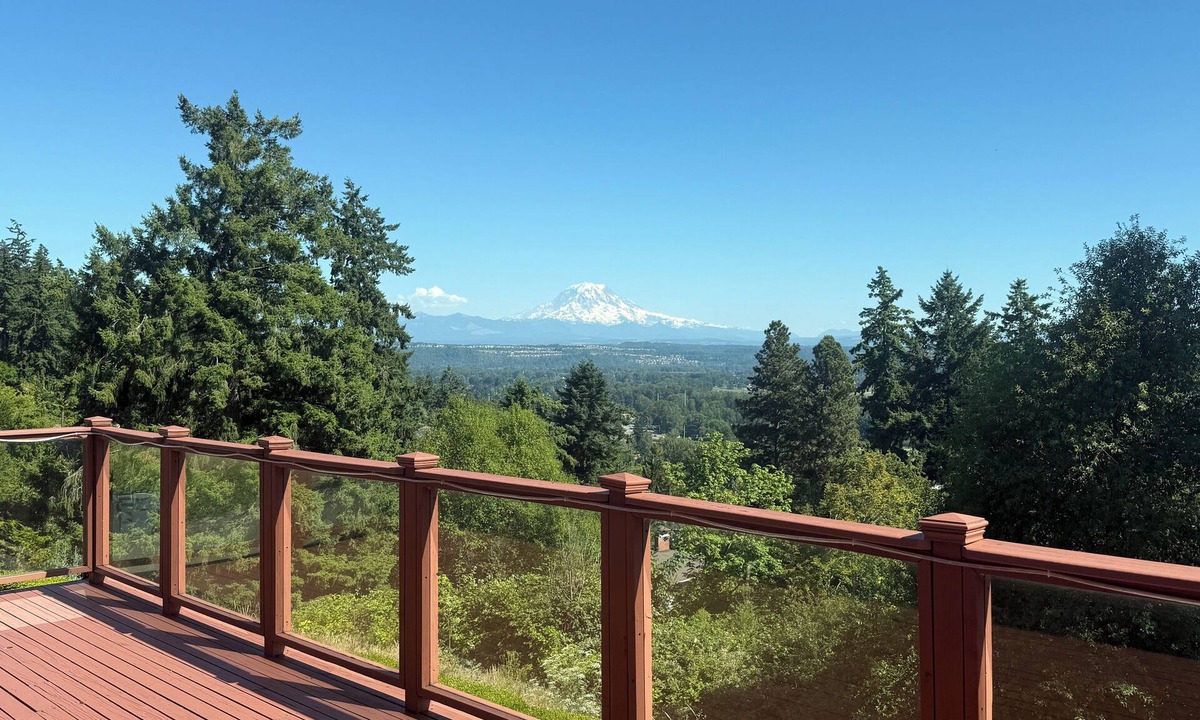 Edgewood House | 2 acres lot with Mt Rainier view