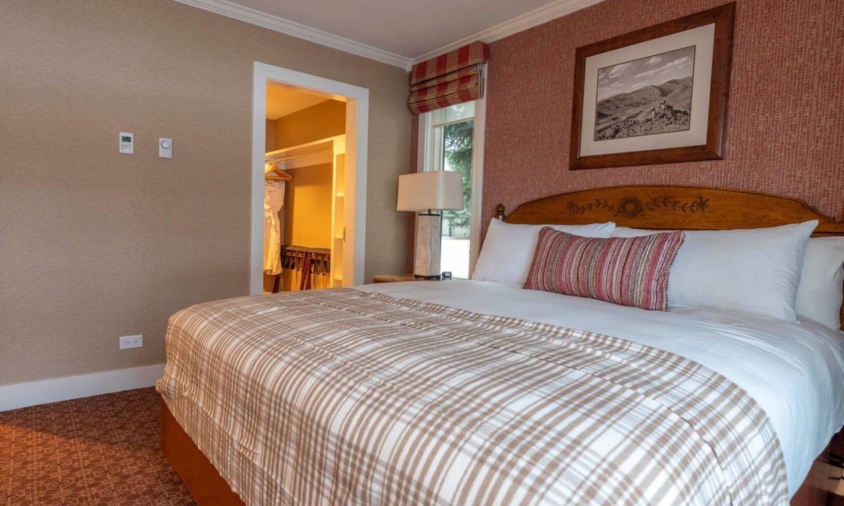 Elkhorn Hotel | 2 Apartments w/2BR each | Enjoy the Mountain View & Access to Village Dining