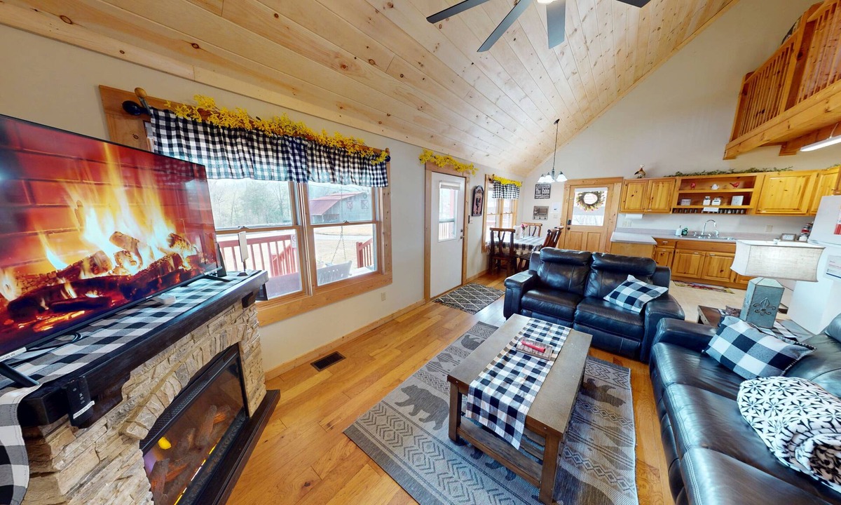 Knoxville Cabin | 2 bd Cabin, Hot tub, UTK/Neyland, Smokys, 16acres, FP, Arcade, Fishing