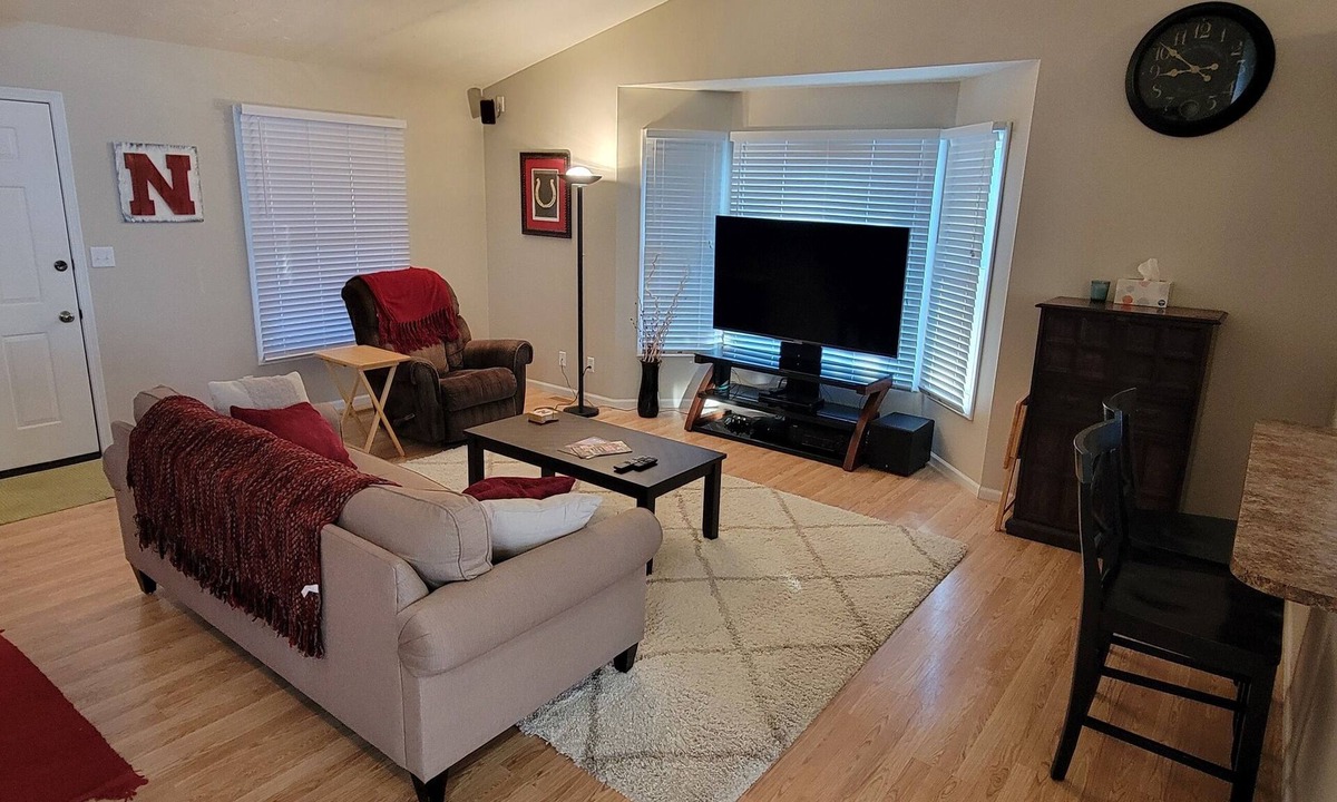Lincoln House | 2 Bed, 2 Bath South Lincoln Husker House