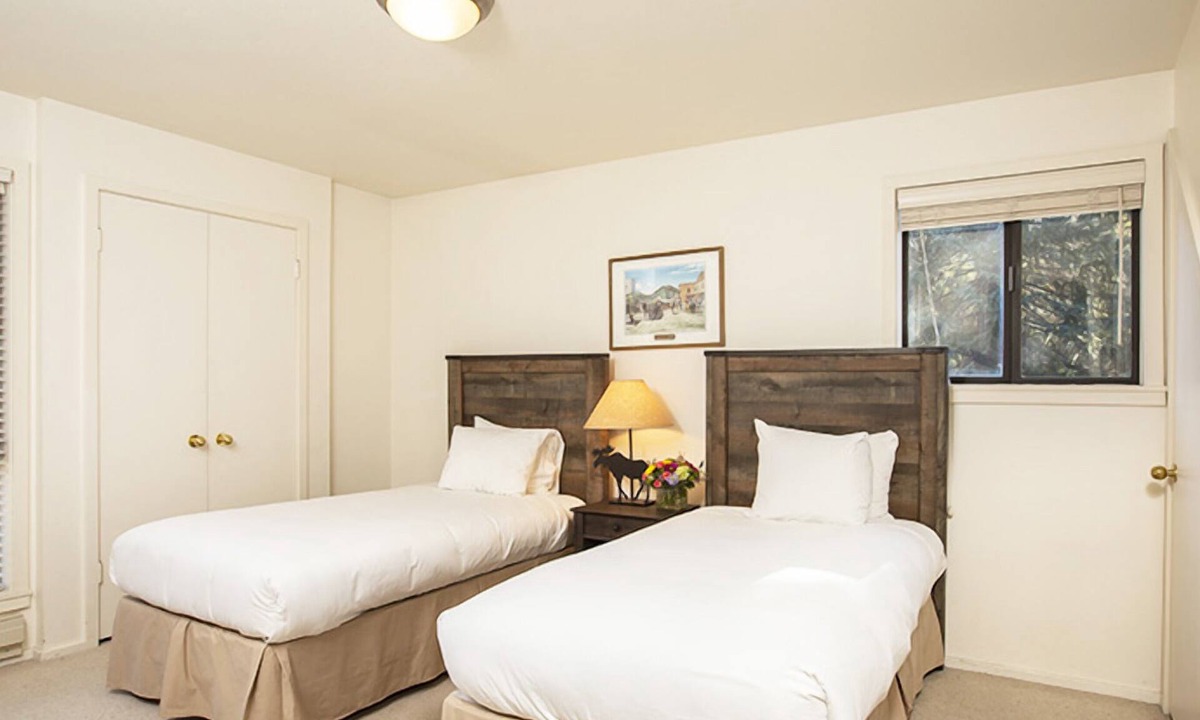 Elkhorn Hotel | 2 Bedroom Atelier Condo w/Mountain Views, Quick Access to Village Shops & Pool