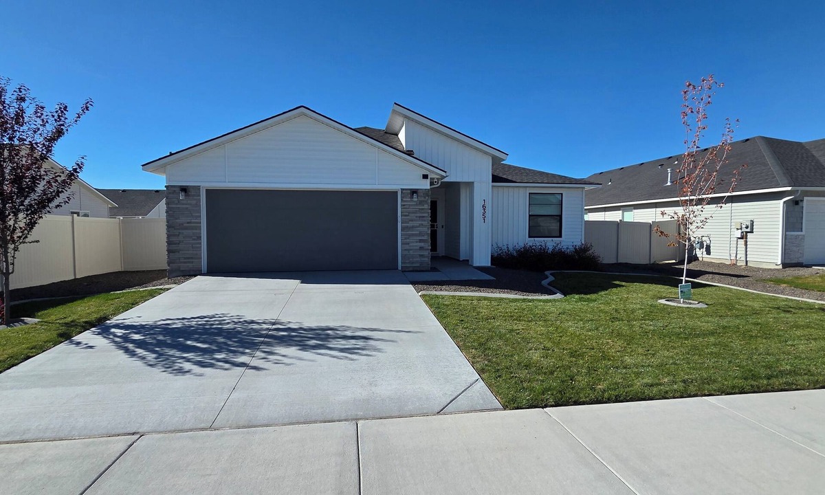 Nampa House | 2+ Caldwell Near Freeways 84/55 Nampa restaurants-shopping- hospital-Lake Lowell