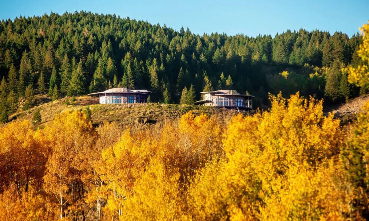 Ashton Cabin | 2 Dome Cabins-1 hr to Yellowstone-Hot tub+Theater+Gaming Room+Pool Table+Air Hockey+Shuffle Board+Secret Kids Playroom