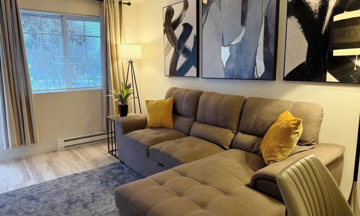 Manito Apartment | 2 King beds Queen Sleeper Sacred Hear Downtown