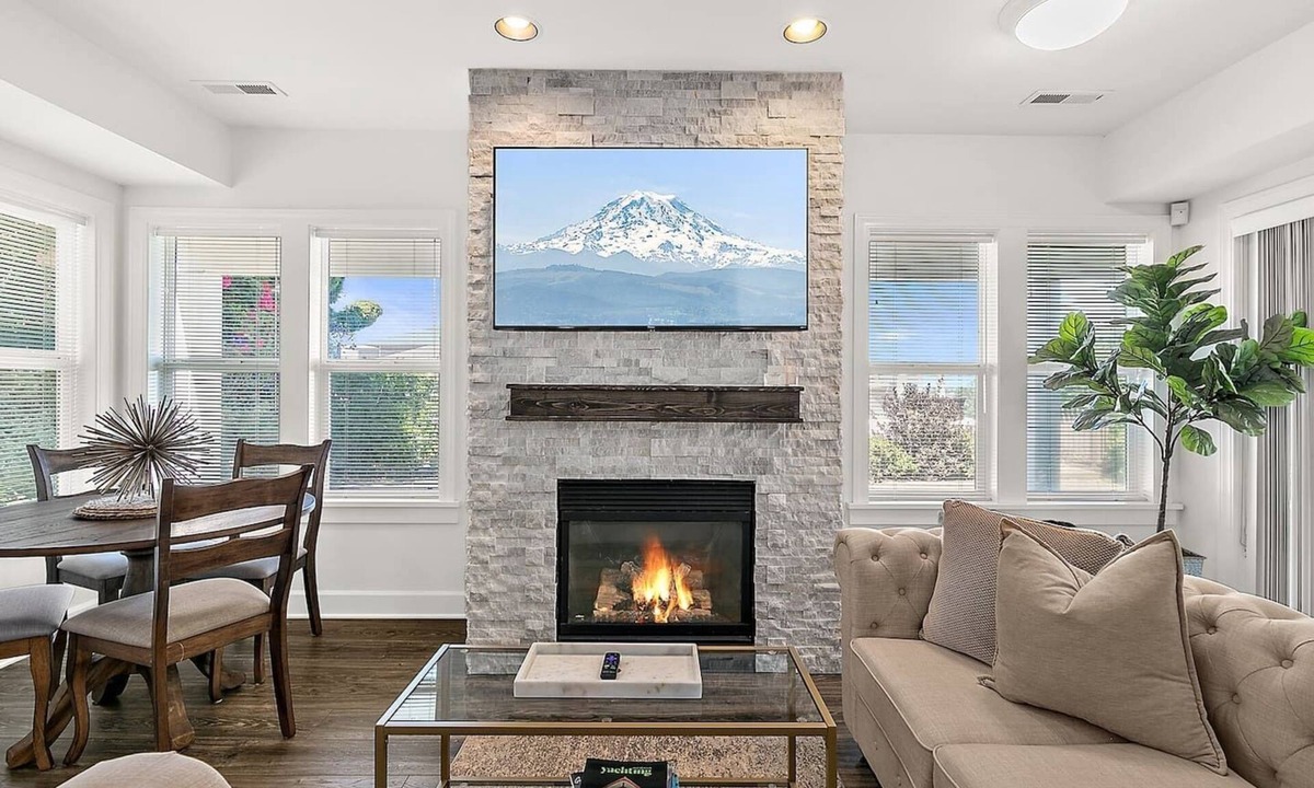 North End Condo | 2 King Suites in Old Town | Bay Views + Patio + Garage!