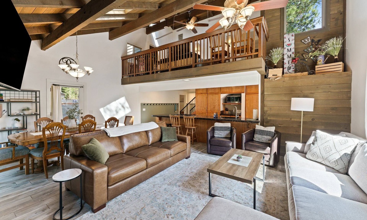 Overlook Park House | 2 Landrise - Walk to SHARC & Passes Included, Hot Tub, Bikes, Tesla Charger