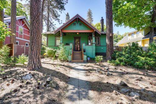 South Perry District Apartment | 2 Mi to Downtown Spokane: Nurse-Ready Rental