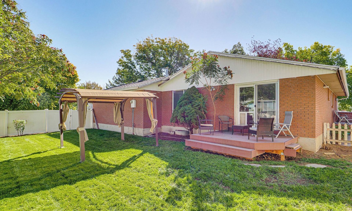 West Jordan House | 2 Mi to Gardner Village: Family Gem w/Fenced Yard