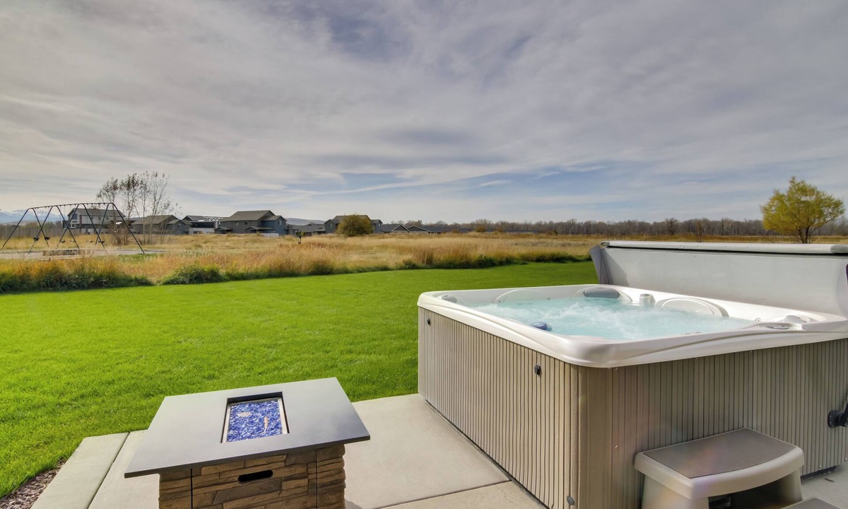 Four Corners House | 2 Mi to Hot Springs! Group Getaway in Bozeman