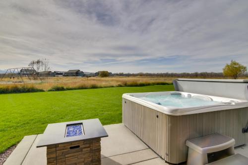 Four Corners House | 2 Mi to Hot Springs! Group Getaway in Bozeman