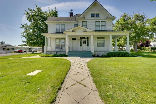 West Clarkston-Highland House | 2 Mi to River: Historic Clarkston Home w/Views!