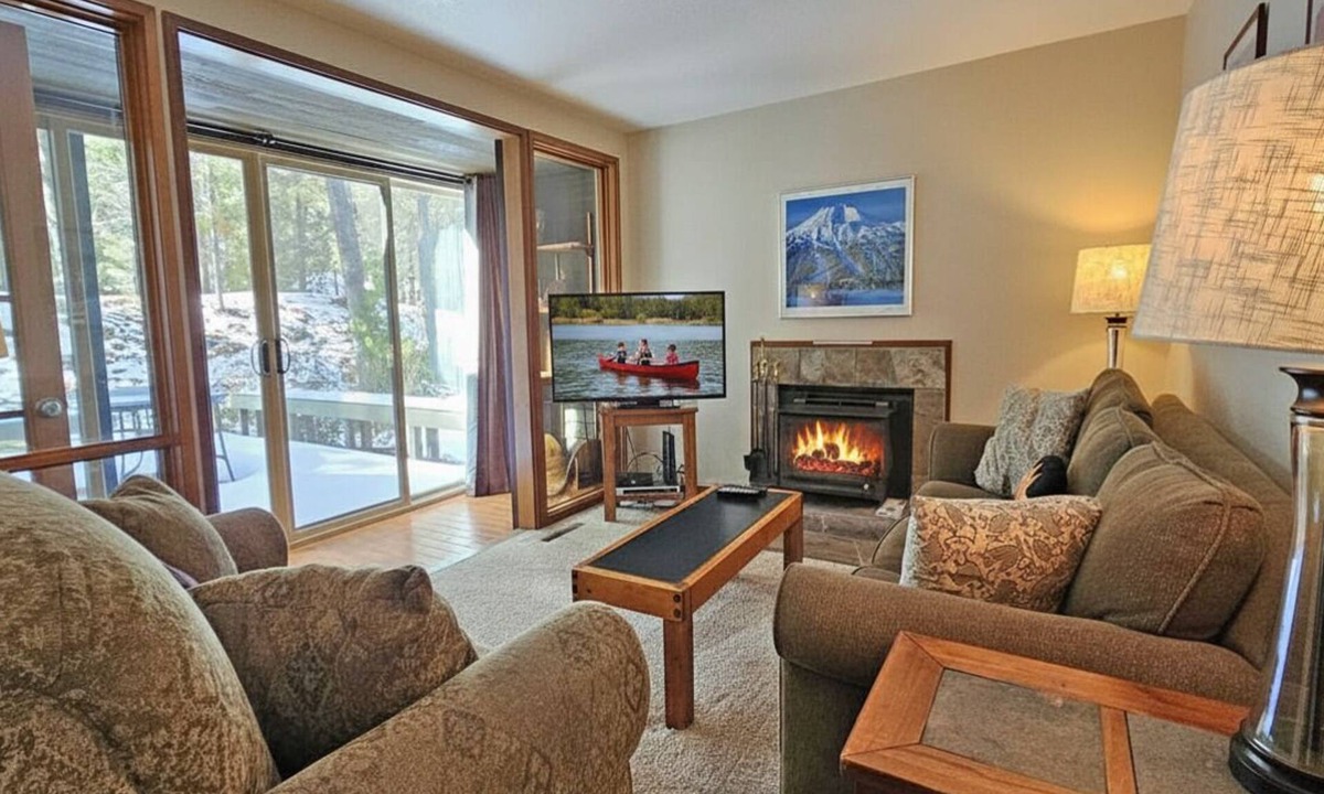 Overlook Park House | 2 Mtn. View-Sunriver, Oregon: BBQ, WiFi, SHARC Aquatics, Tubing Hill, Mt. Bachelor, Golf, Deschutes River, Tennis, Bike Paths