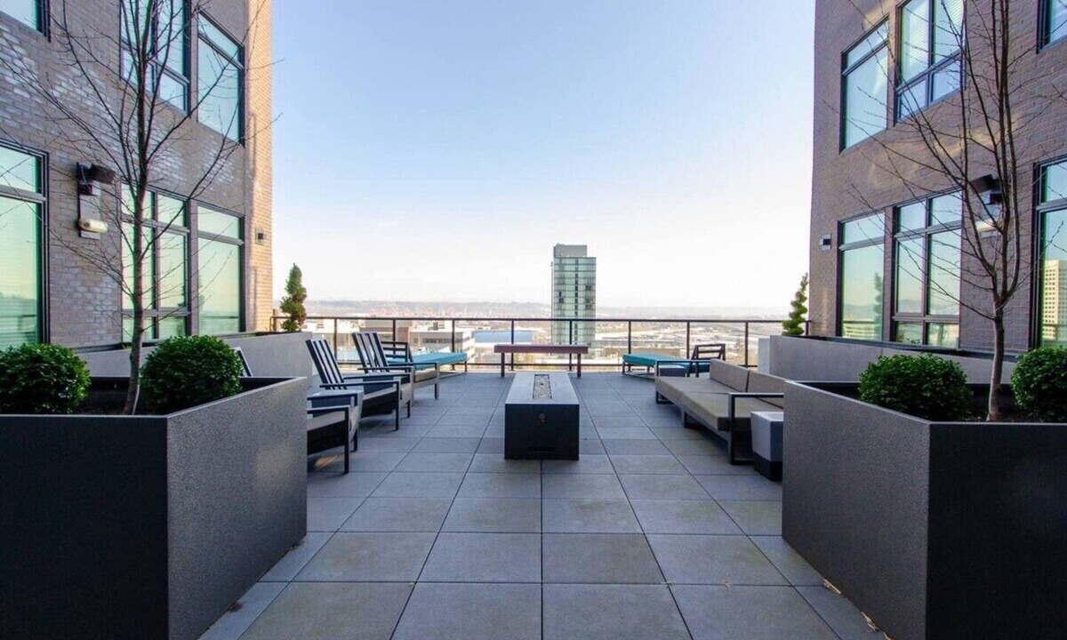 Hilltop Apartment | 2 - Private Balconies/2- King Beds/Workspace/Gym