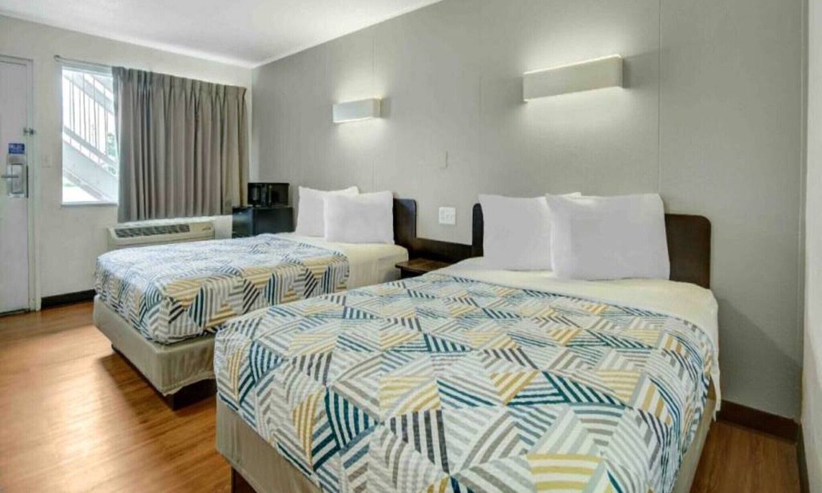 Lima Apartment | 2 Queen Beds | Smoking