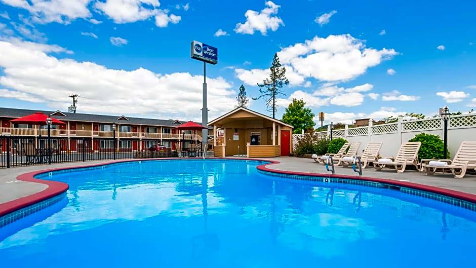 Roseburg Hotel | 2-Star Hotel ∙ Best Western Garden Villa Inn