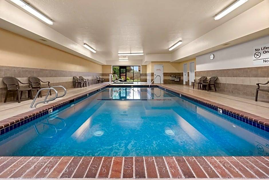 Burlington Hotel | 2-Star Hotel ∙ Hampton Inn & Suites Burlington