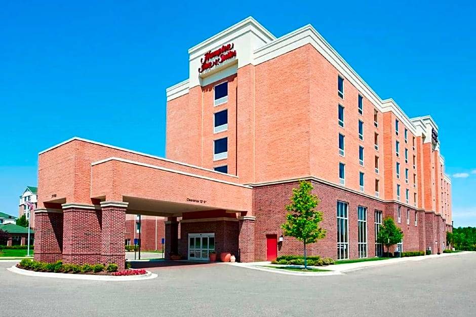 Romulus Hotel | 2-Star Hotel ∙ Hampton Inn & Suites Detroit/Airport Romulus