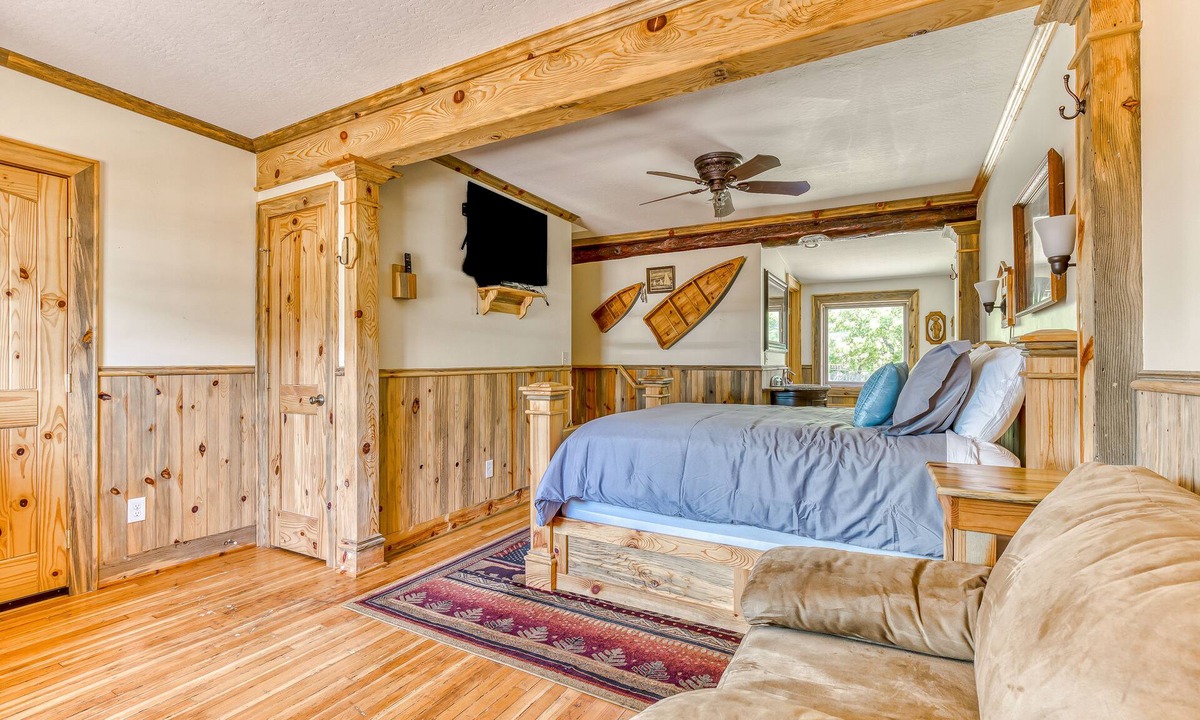 White Salmon Cabin | 2-story dog-friendly cabin with mtn & valley views, courtyard, WiFi, partial AC