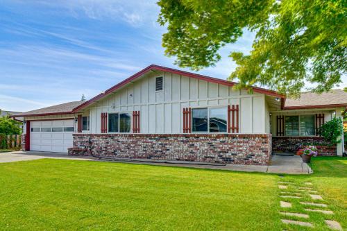 Sequim House | 2-Unit Family Combo, Walk to Downtown Sequim!