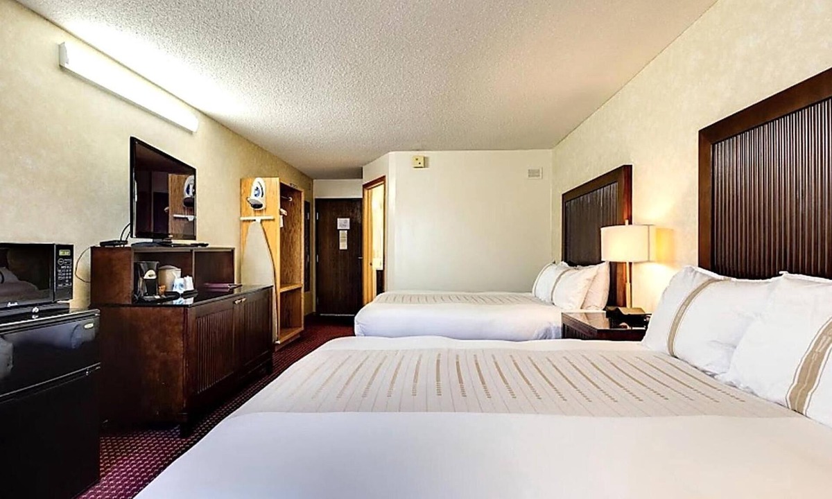 Devils Lake Hotel | 2 Welcoming Rooms Near Historic Fort Totten | Pet Friendly, Free Parking, Pool