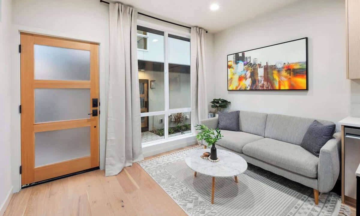 North Beacon Hill Condo | 2026 World Cup | Rooftop View, Light Rail, Parking