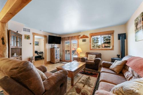 Wildernest Villa | 241 North Side Circle Unit A : 2