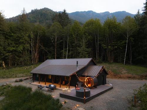 Port Angeles House | 28-Acre Olympic Cabin Hot Tub Sauna Private