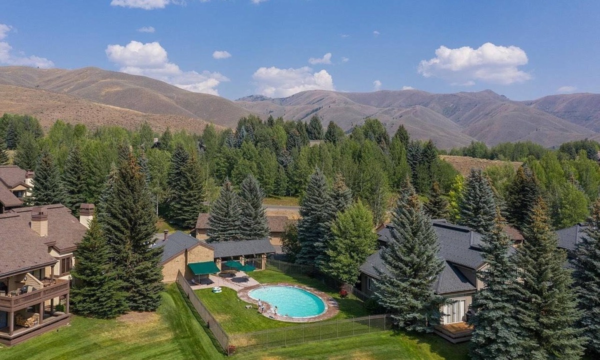 Elkhorn Village House | 2BD Fairway Nine Golf Condo + Free Resort Amenities