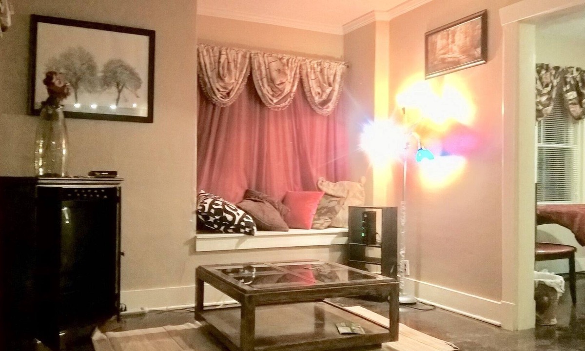 Independence House | 2Bed/1Bath ~ First Floor House, 7 min. Downtown