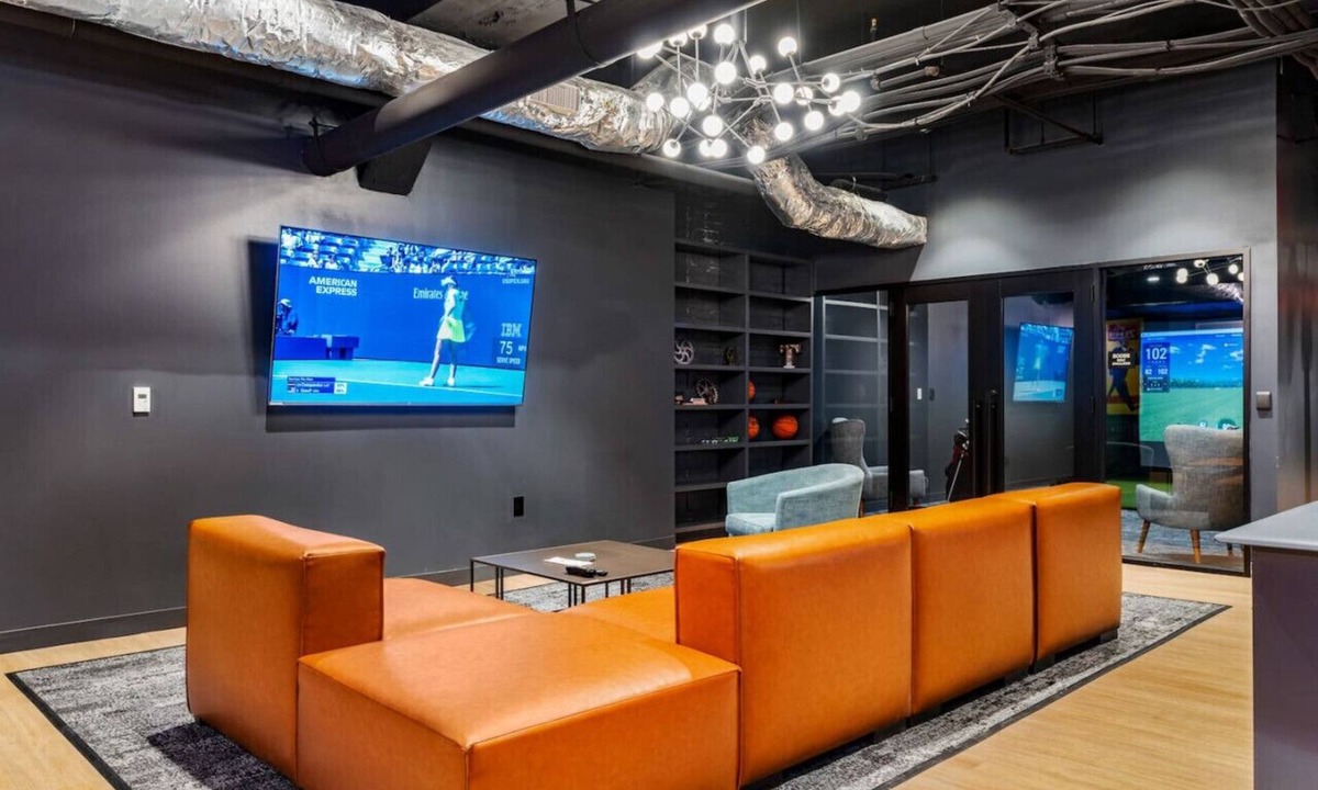 Downtown Cincinnati Apartment | 2Bed/2Bath with basketball court & Golf Stimulator