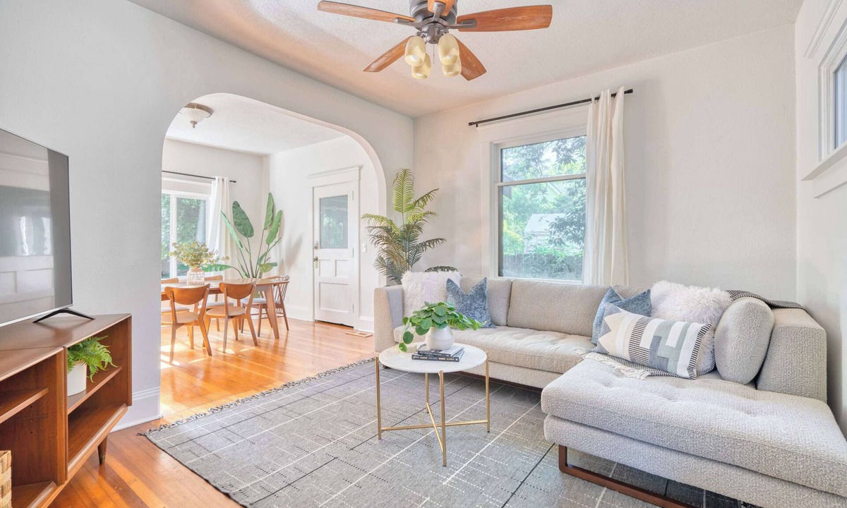 King House | 2BR/1BA Big Yard Near Moda Center | Hot Tub